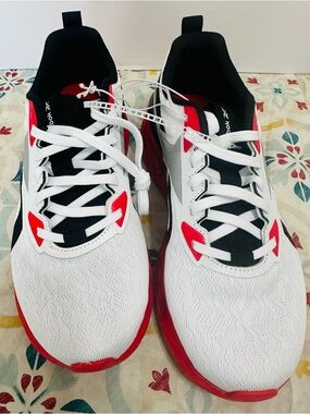 Reebok NEW Sneakers in White, Black & Red Men’s Size 5